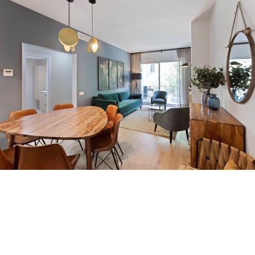 Designer 4-Bed Apt w/Balcony near Montjuic