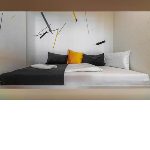 Designer Hostel (2D)
