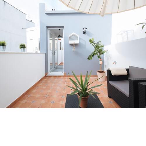 Desing House with Rooftop in Alameda de Hércules