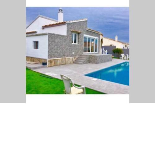 Detached 2 bed 2 bath Villa with private pool close to all amenities
