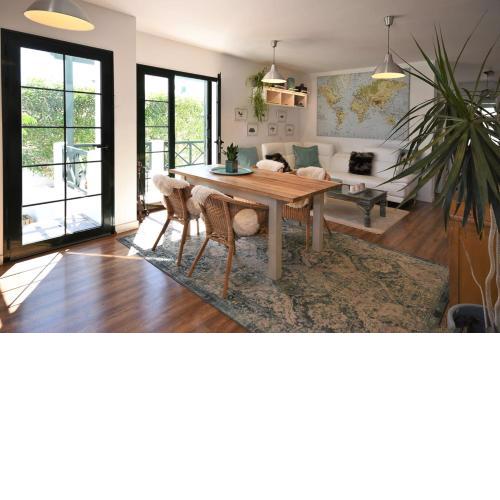 Detached first class vacation home in well maintained community in Uga