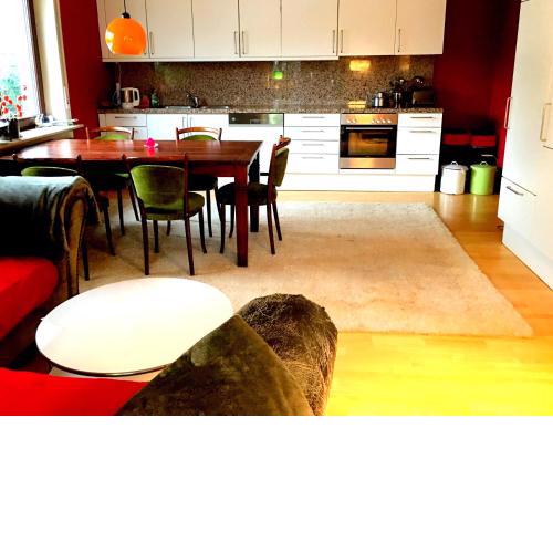 die Bel Etage auf dem Land mit Terasse und Garten