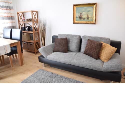 Die neu renovierte 2-Zimmerwohnung mit Balkon liegt in der 1. Etage und ist ideal für 2 bis 3 Personen