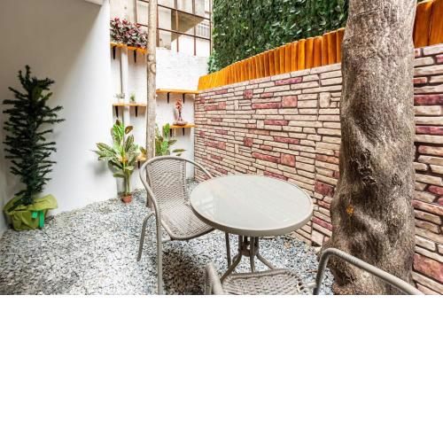 Distinguished Flat with Dreamy Backyard in Sisli