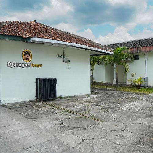 Djuragan Kamar The Basic