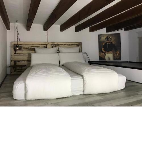 Dog Admiral's Suites