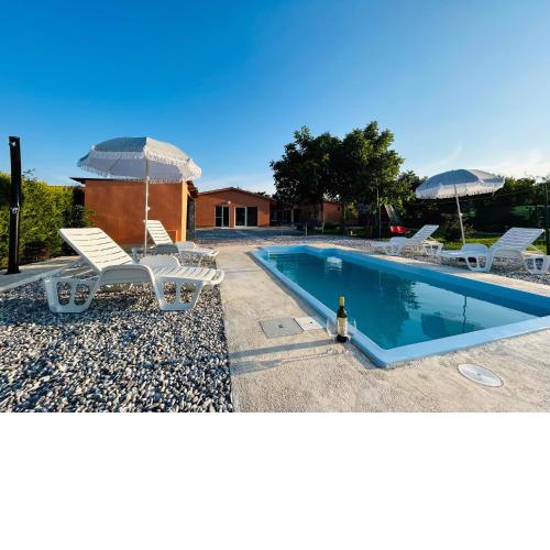Dora house with WiFi and outdoor swimming pool