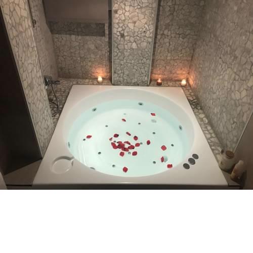 Dos Torres Ribera Suite - Romántico apartamento con jacuzzi en la ribera del Ebro con vistas a la Basílica del Pilar ideal para parejas