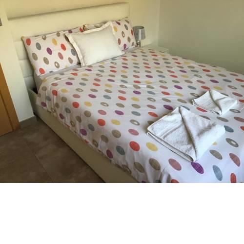 Double Room with Shared Bathroom and Shared Communal Areas R4