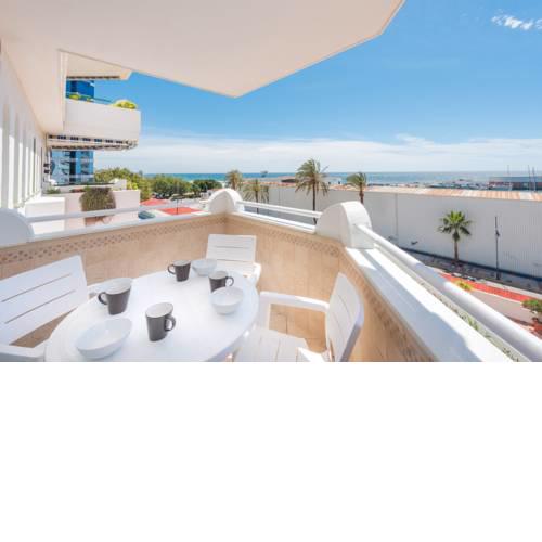 Downtown Seaview Apartment