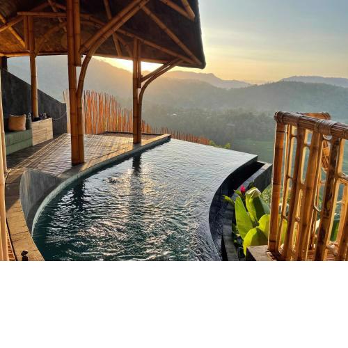 Dreamy Cliffside Bamboo Villa with Pool and View