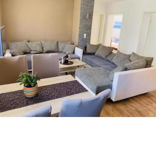 Drei Zimmer Apartment am Rhein