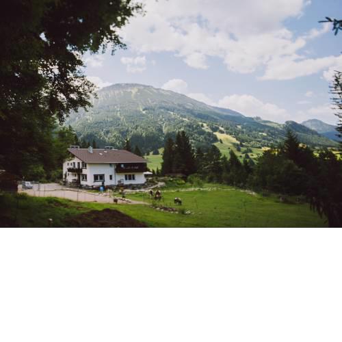 Dreimäderlhaus am Berg