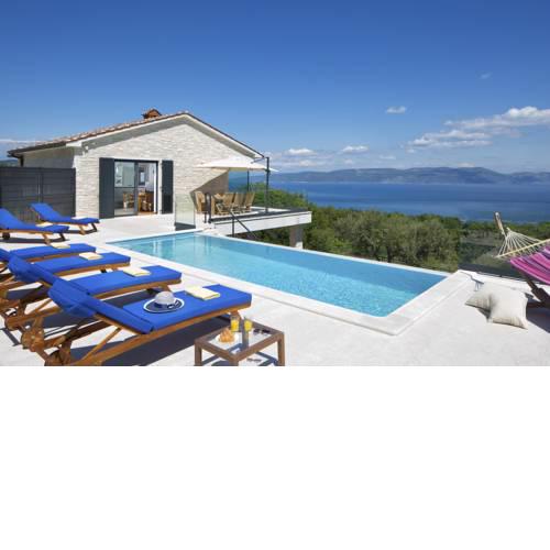 Drenje Villa Sleeps 6 with Pool Air Con and WiFi