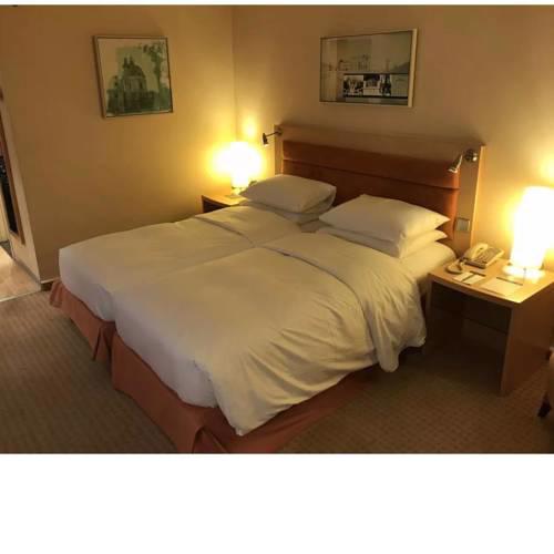 Duesseldorf 5 min to train Station Private Room