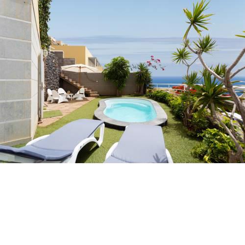 Duplex Acorán with pool and sea view