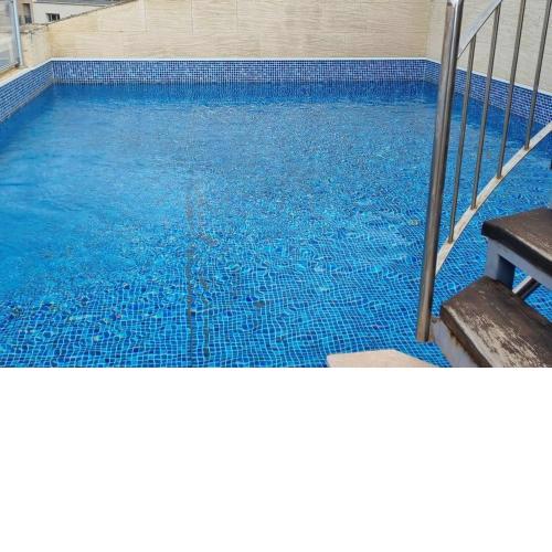 duplex appartement con piscina, L'ampolla,