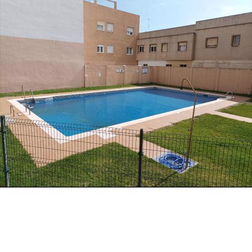 Duplex céntrico con piscina a 100m de la playa.