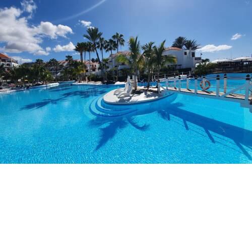 Duplex (No. 6) directly at the sea and beach, heated pool, wifi, terrace