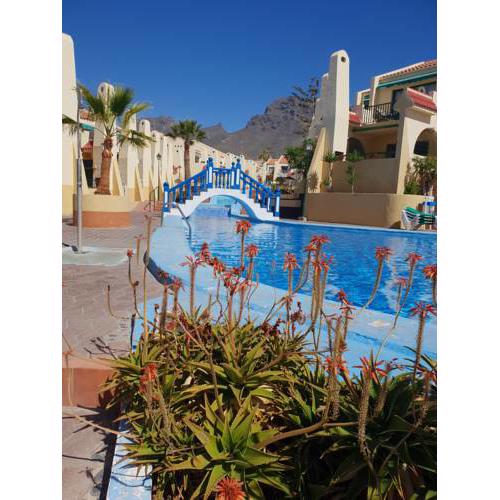 duplex with great pool and barbecue