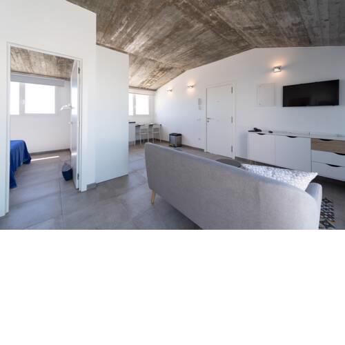 Durmiendo sobre el mar, Vivienda Los Riscos
