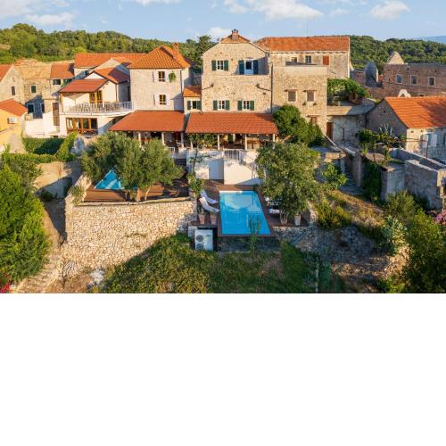 Dvor Pitve Villas
