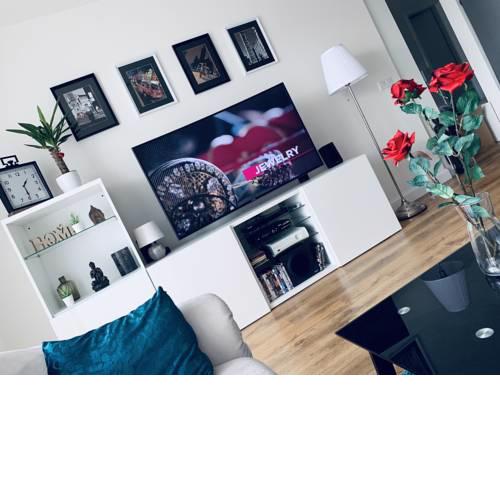 E1 Luxury Apt in City Centre. Underground Parking. Supermarket