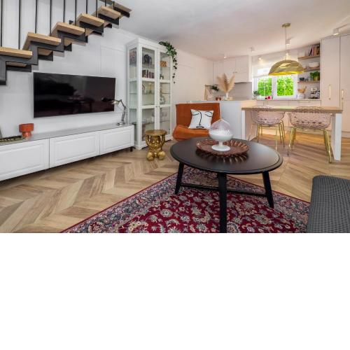 Eclectic duplex with terrace/center
