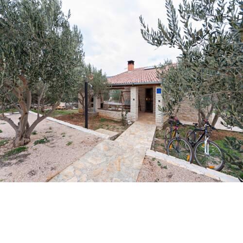 Eco house in Nature park Vrana