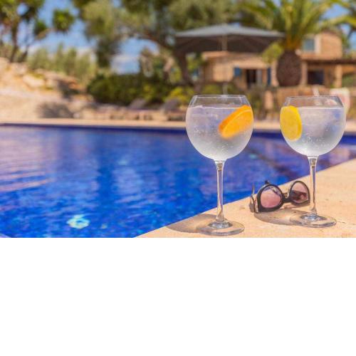 EcoFinca Hortella casa rústica con piscina y jardines