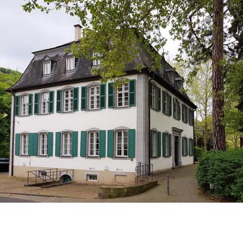Ehem. Sommerresidenz von Fürst Friedrich III. App.1 und App.2