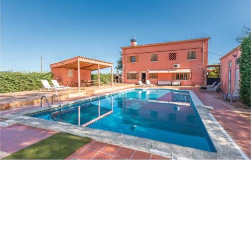 Eight-Bedroom Holiday home with a Fireplace in Riudellots