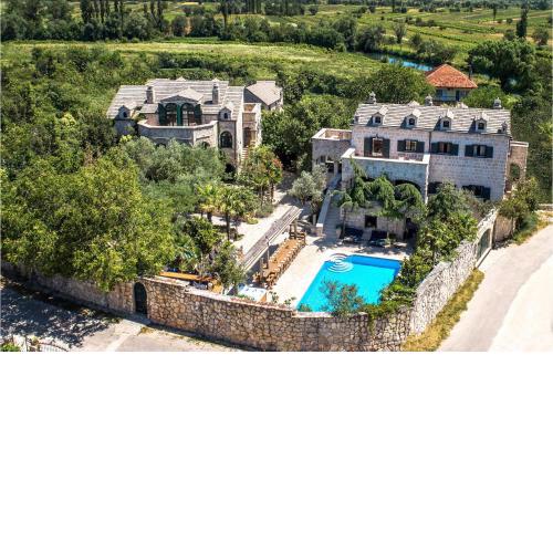 Eight-Bedroom Holiday home Zmijavci with a room Hot Tub 09