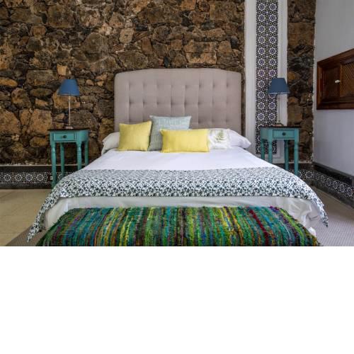 El Charco Suites