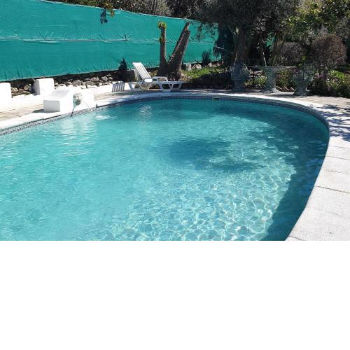 El Nido holiday cottage with pool
