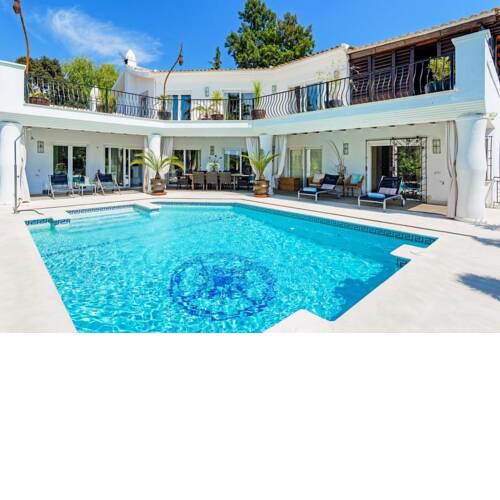 El Paraiso Villa Sleeps 8 with Pool Air Con and WiFi