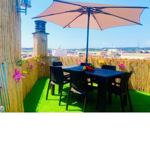 Elegant 2 Bedroom, big terrace 200m from beach