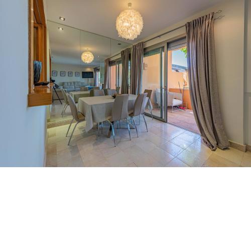 Elegant 4BR Apartment in Rivera, Mijas, Pool, Wifi