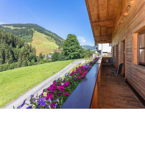 Elegant Apartment in Saalbach-Hinterglemm near Ski Bus