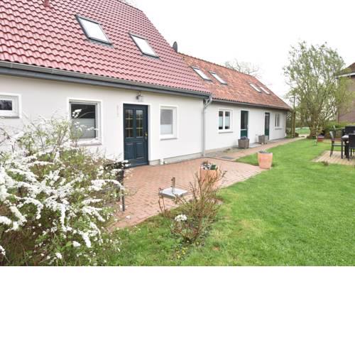 Elegant Apartment in Stellshagen with garden seating and barbecue