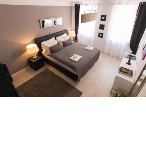 ELEGANT CITY CENTER APARTMENT