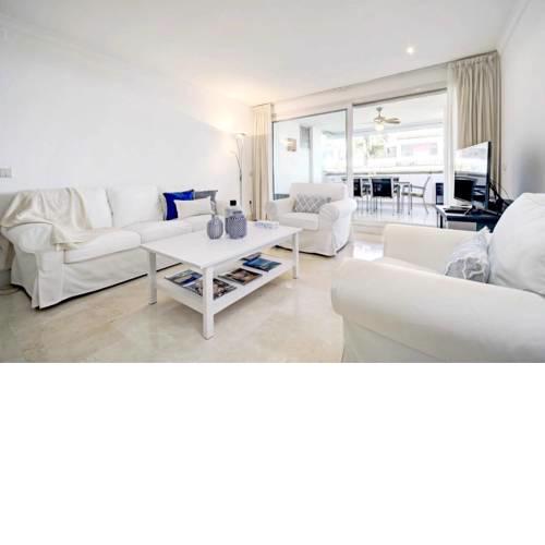 Elegant & Contemporary Beachfront Apartment in Las Cañas Beach