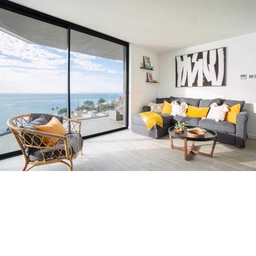 Elegant sea front EAST WIND APARTMENT