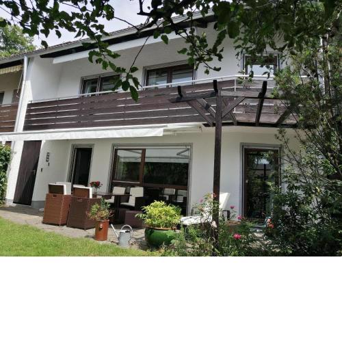 Elegantes Reihenhaus, 700 m vom See, zentral, wie neu, ruhig, grün, Kinder mindestens 6 a alt