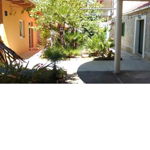 Eleonora Apartments