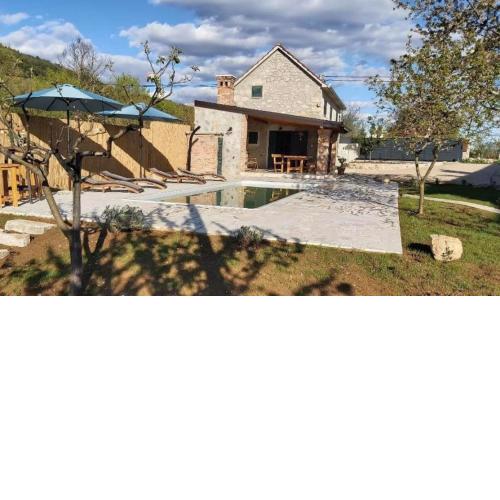 Eli Rustic holiday house with privat Pool