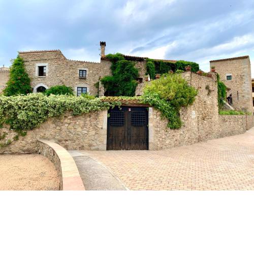 ELS RACONS DEL FORT Castle in wine territory