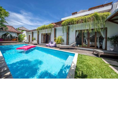 Elvano villa in heart of seminyak and near beach