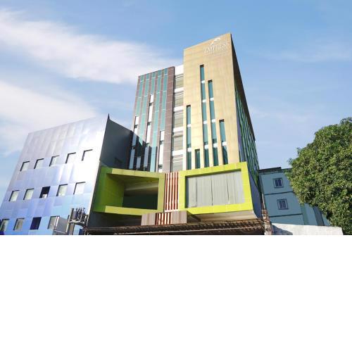 Empress Hotel Makassar City Center by LIFE