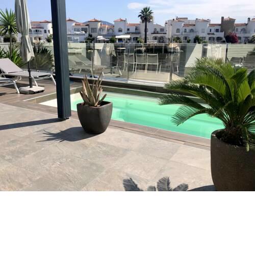 Empurialola Casa con piscina lago 145